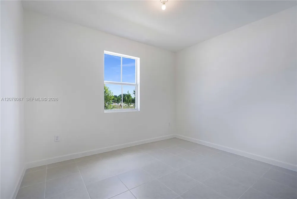 18672 136TH CT Kendall, FL 33177