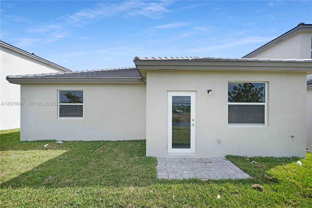 18672 136TH CT Kendall, FL 33177