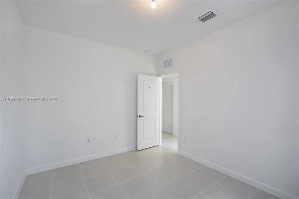 18672 136TH CT Kendall, FL 33177