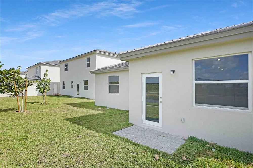 18672 136TH CT Kendall, FL 33177