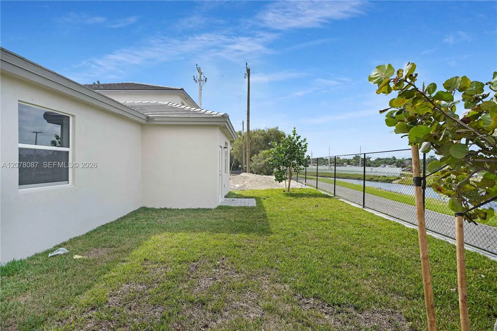 18672 136TH CT Kendall, FL 33177