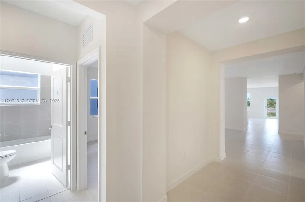 18672 136TH CT Kendall, FL 33177