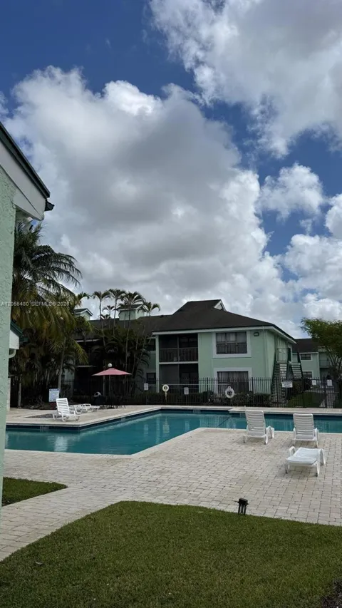 4098 Pine Island Rd #100