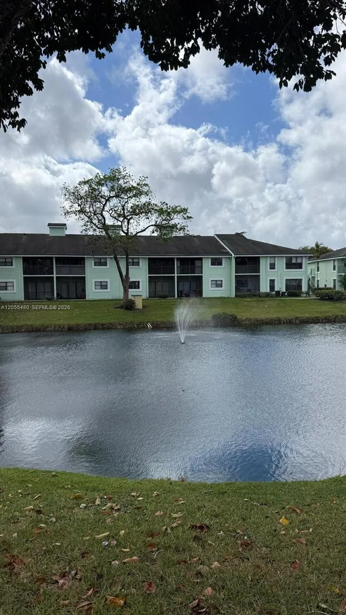 4098 Pine Island Rd #100 Sunrise, FL 33351