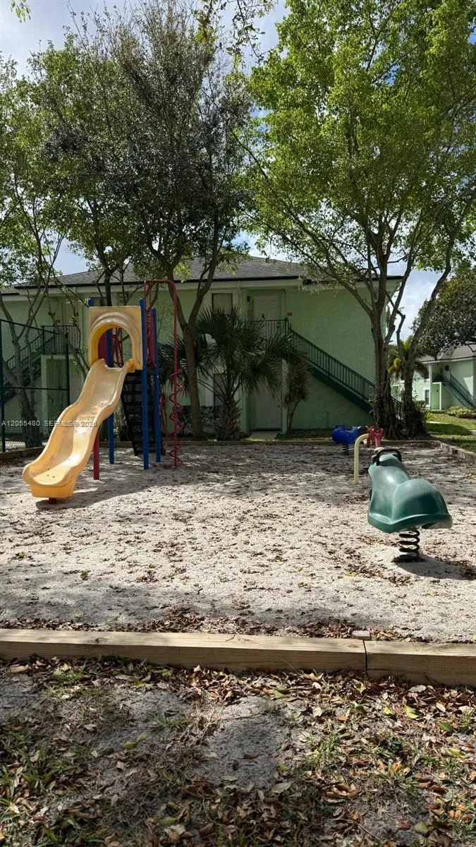4098 Pine Island Rd #100 Sunrise, FL 33351