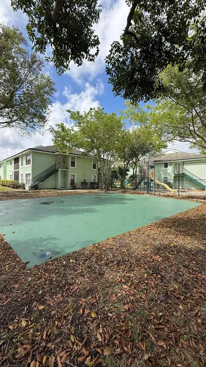 4098 Pine Island Rd #100 Sunrise, FL 33351