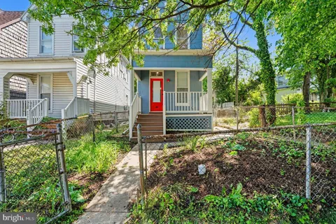 3033 BARCLAY STREET