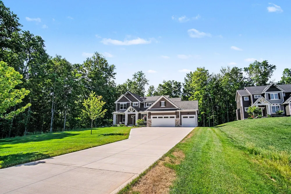 7290 Crossridge Drive SE Grand Rapids, MI 49512