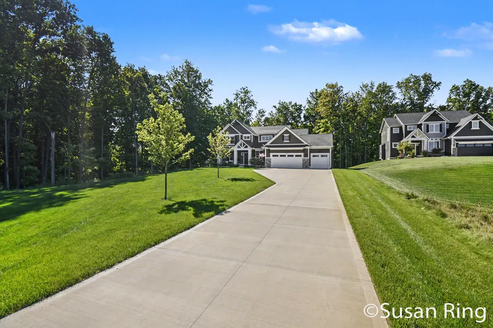 7290 Crossridge Drive SE Grand Rapids, MI 49512