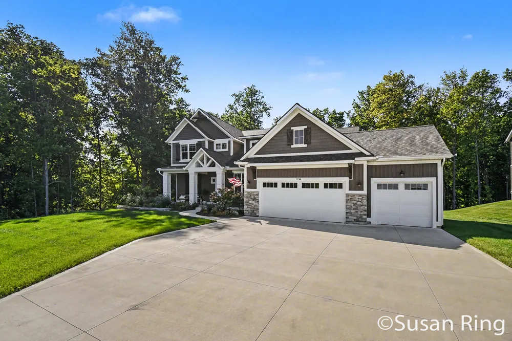 7290 Crossridge Drive SE Grand Rapids, MI 49512