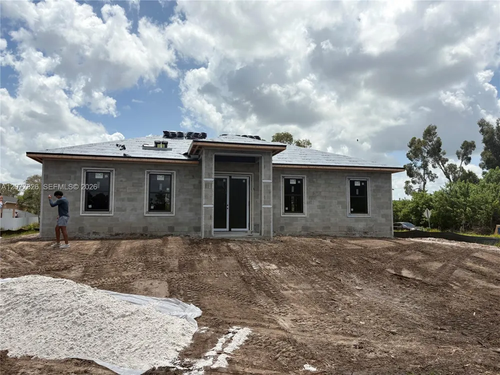 911 Ardmore St Lehigh Acres, FL 33974