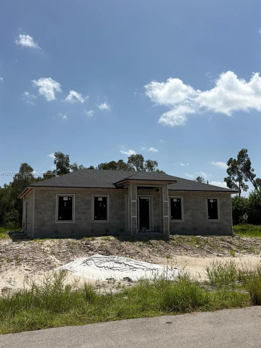 911 Ardmore St Lehigh Acres, FL 33974