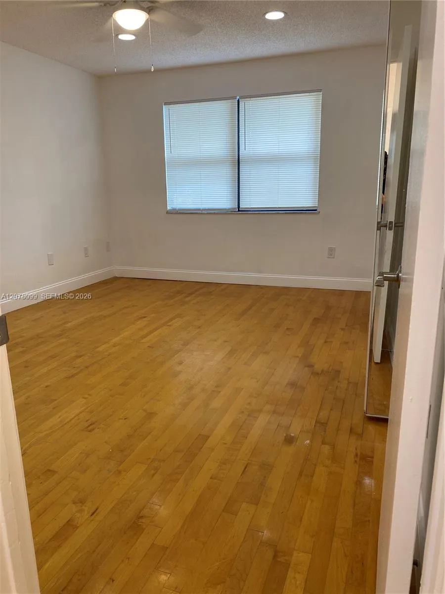 10537 NW 8th St Pembroke Pines, FL 33026