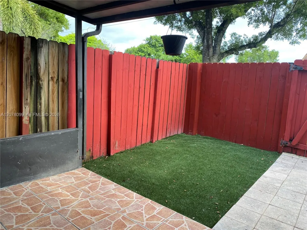 10537 NW 8th St Pembroke Pines, FL 33026