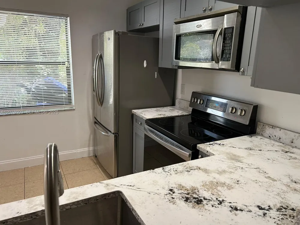 10537 NW 8th St Pembroke Pines, FL 33026