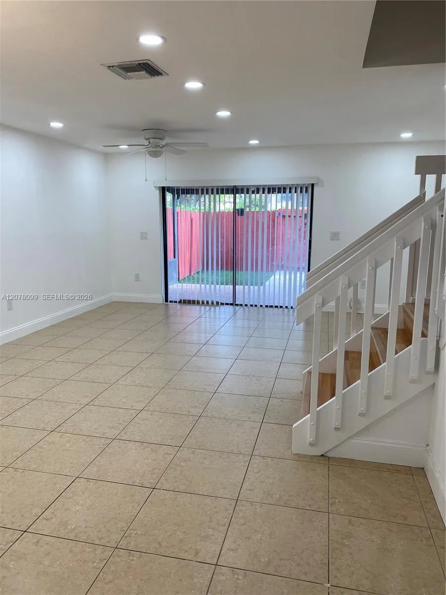 10537 NW 8th St Pembroke Pines, FL 33026