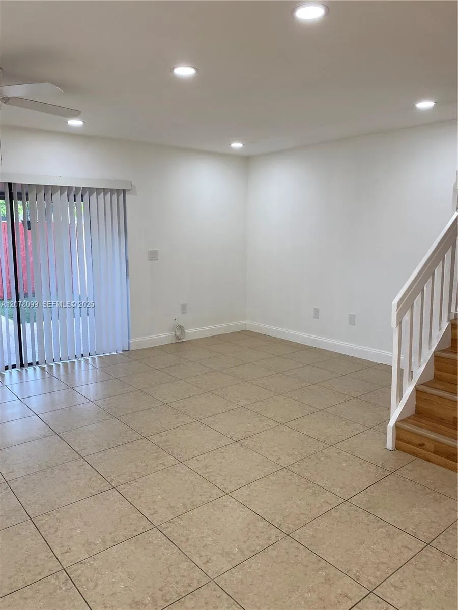 10537 NW 8th St Pembroke Pines, FL 33026