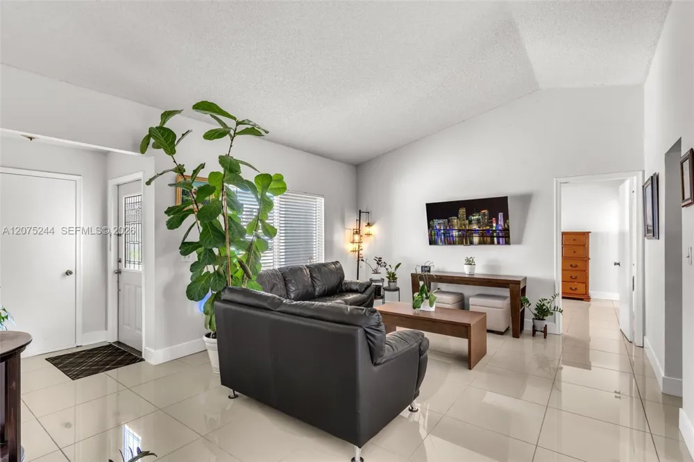 11740 NW 39th Pl Sunrise, FL 33323
