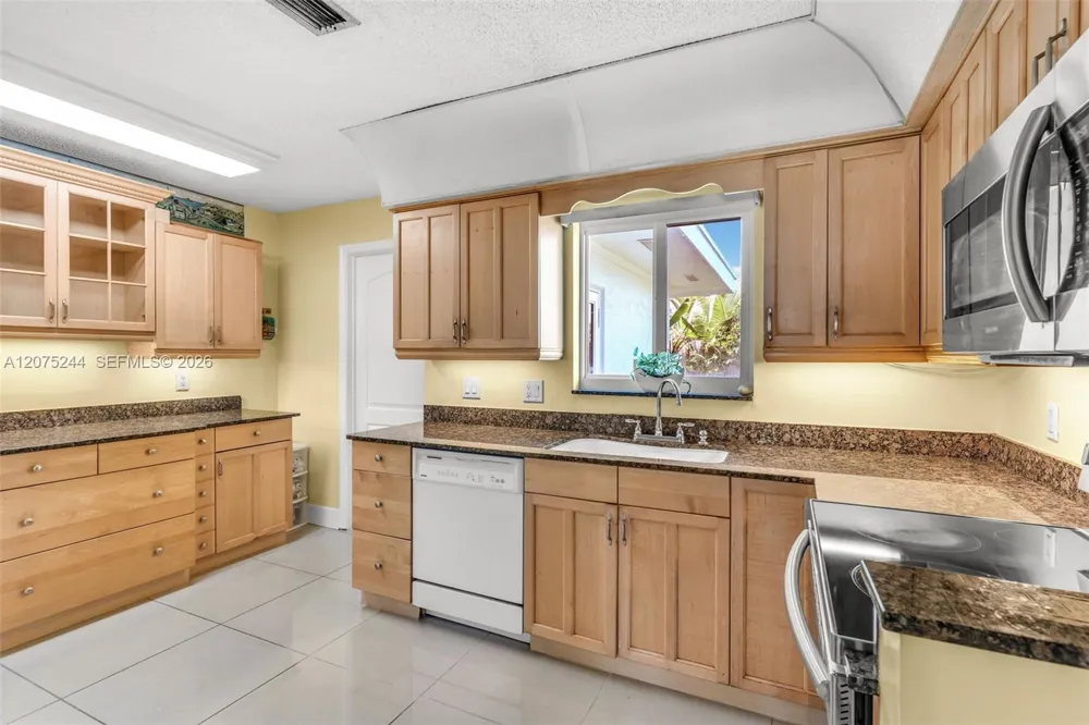 11740 NW 39th Pl Sunrise, FL 33323