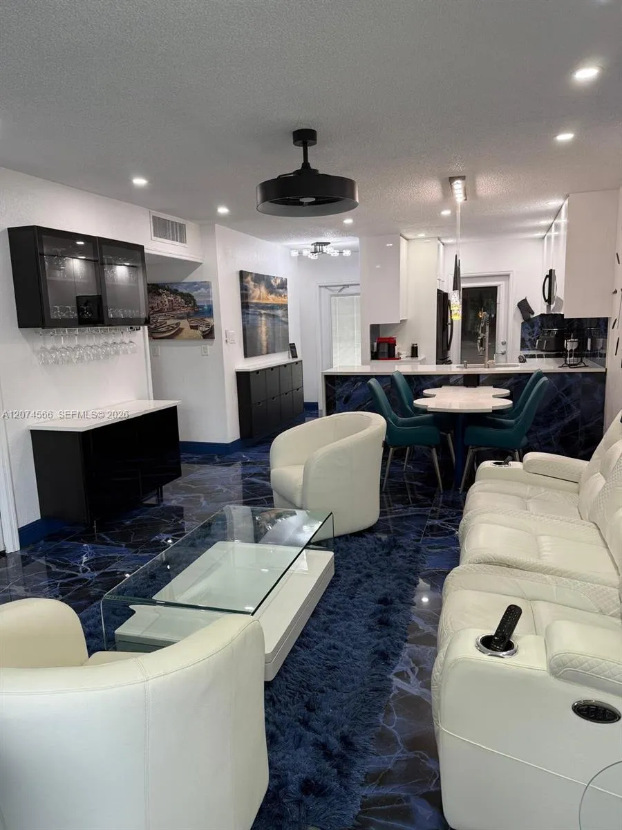 5121 W Oakland Park Blvd #212 Lauderdale Lakes, FL 33313