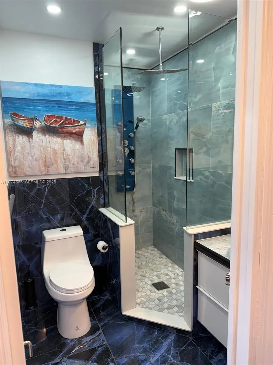 5121 W Oakland Park Blvd #212 Lauderdale Lakes, FL 33313
