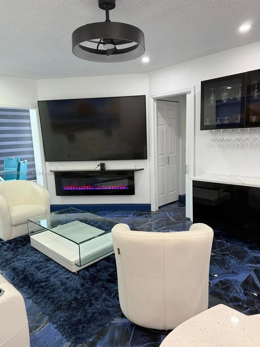5121 W Oakland Park Blvd #212 Lauderdale Lakes, FL 33313