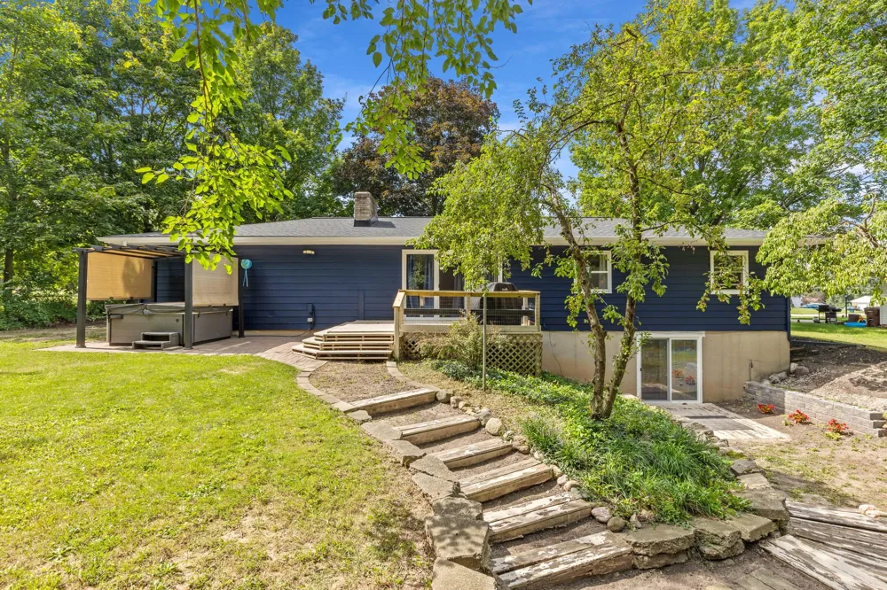 7246 Rezen Drive NE Rockford, MI 49341