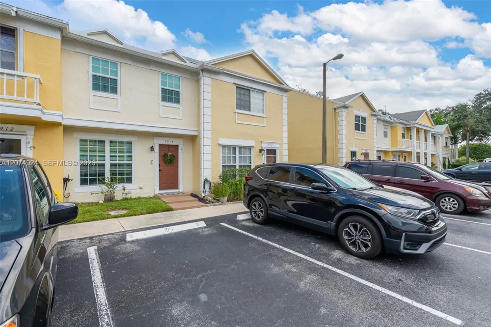 2916 Dorchester Ln Cooper City, FL 33026