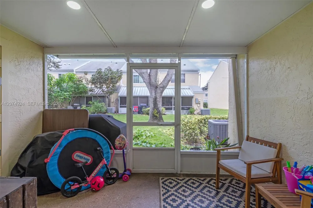 2916 Dorchester Ln Cooper City, FL 33026