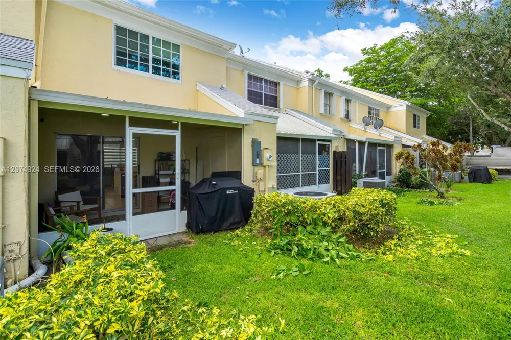 2916 Dorchester Ln Cooper City, FL 33026