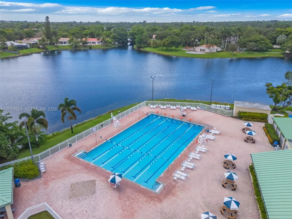 2916 Dorchester Ln Cooper City, FL 33026