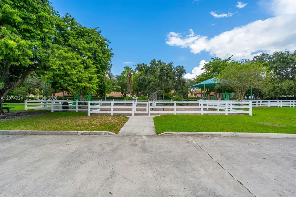 2916 Dorchester Ln Cooper City, FL 33026