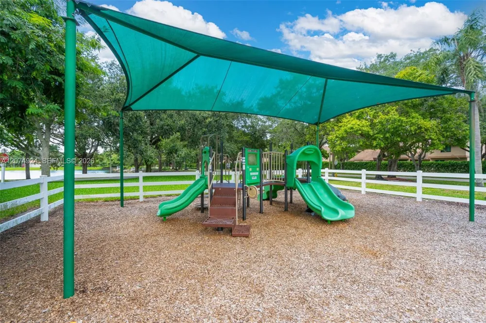 2916 Dorchester Ln Cooper City, FL 33026