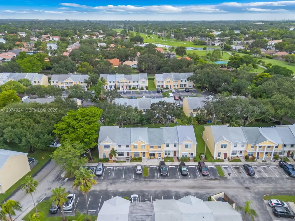 2916 Dorchester Ln Cooper City, FL 33026