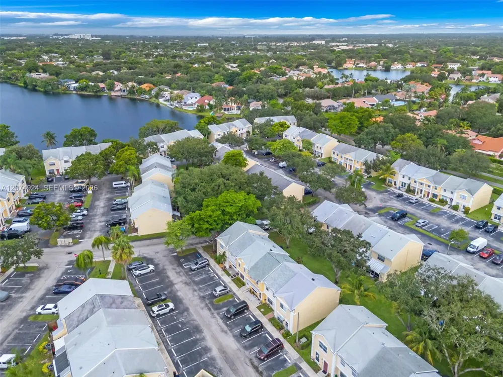 2916 Dorchester Ln Cooper City, FL 33026