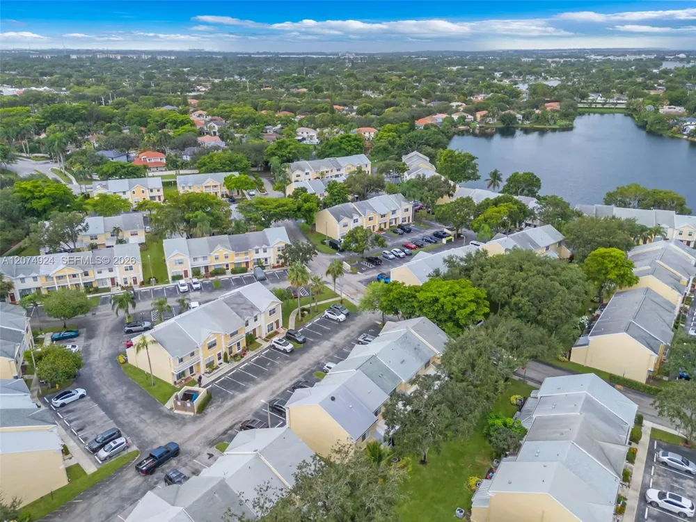 2916 Dorchester Ln Cooper City, FL 33026