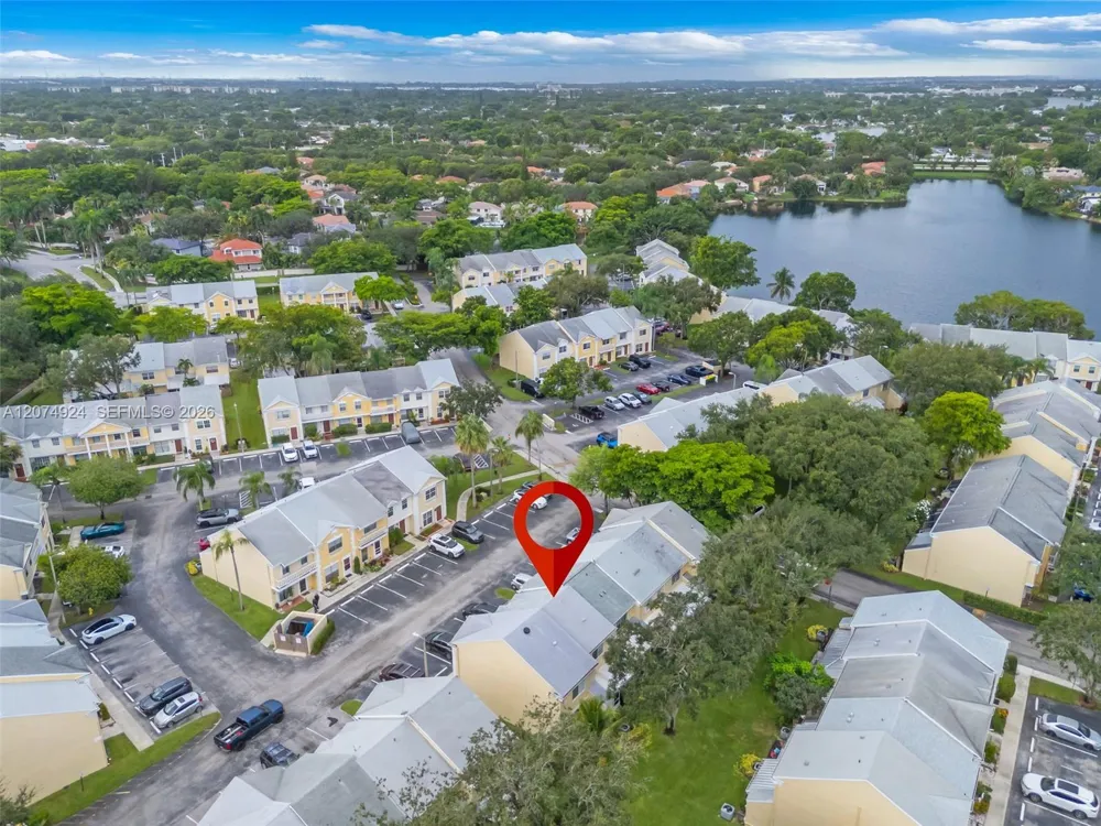 2916 Dorchester Ln Cooper City, FL 33026
