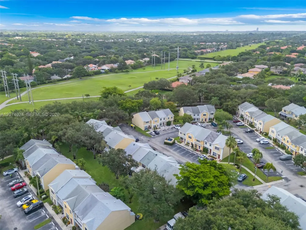 2916 Dorchester Ln Cooper City, FL 33026