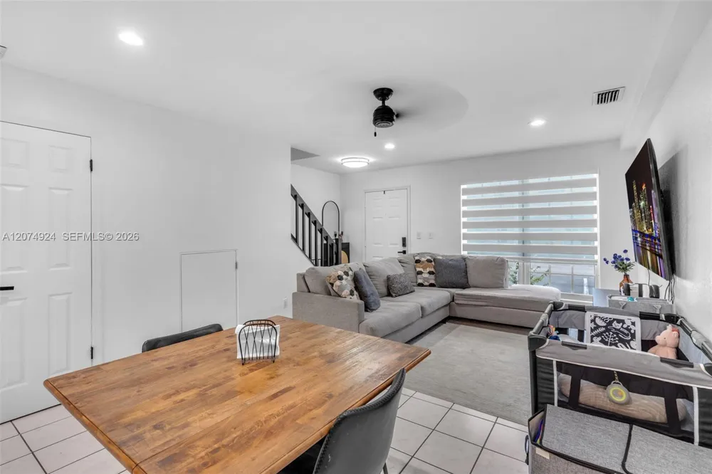 2916 Dorchester Ln Cooper City, FL 33026