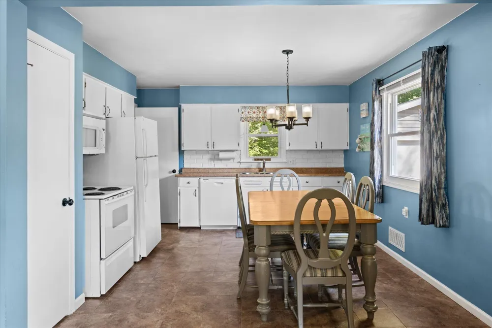2217 W Lakewood Boulevard Holland, MI 49424
