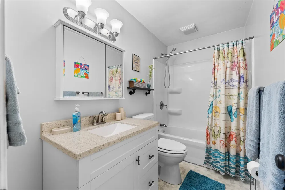 2217 W Lakewood Boulevard Holland, MI 49424
