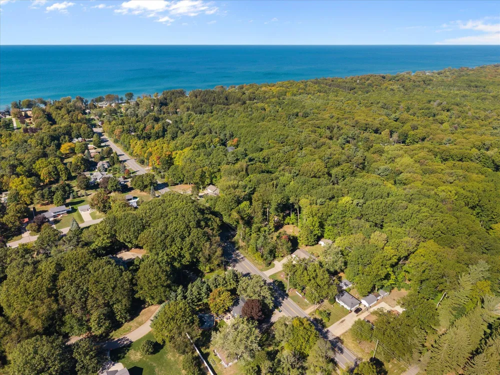 2217 W Lakewood Boulevard Holland, MI 49424