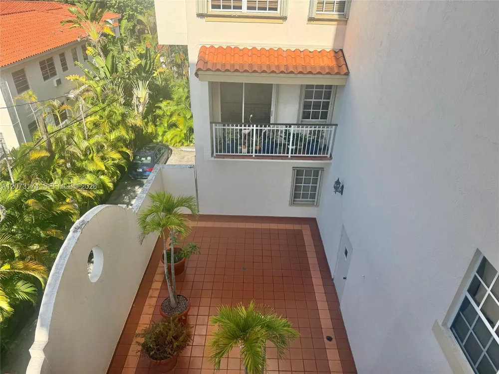 37 Majorca Ave #402 Coral Gables, FL 33134