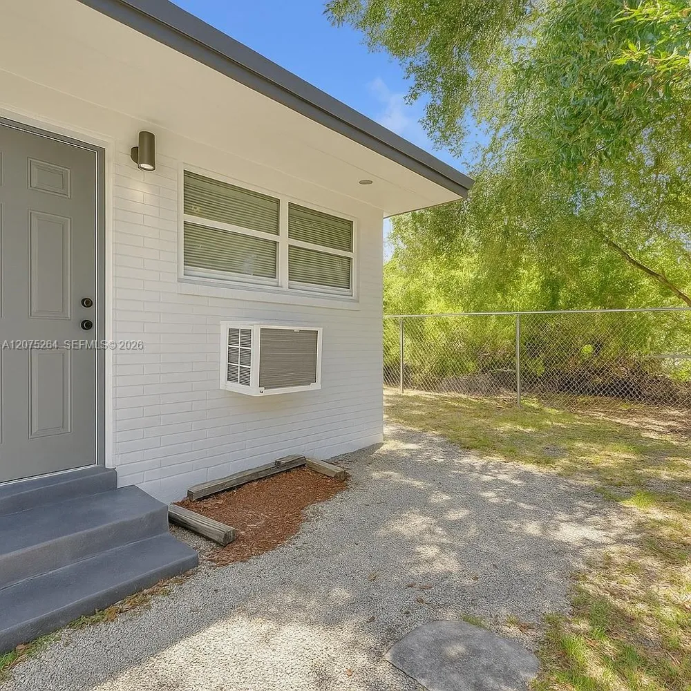 105 NW 14th Way #0 Dania Beach, FL 33004