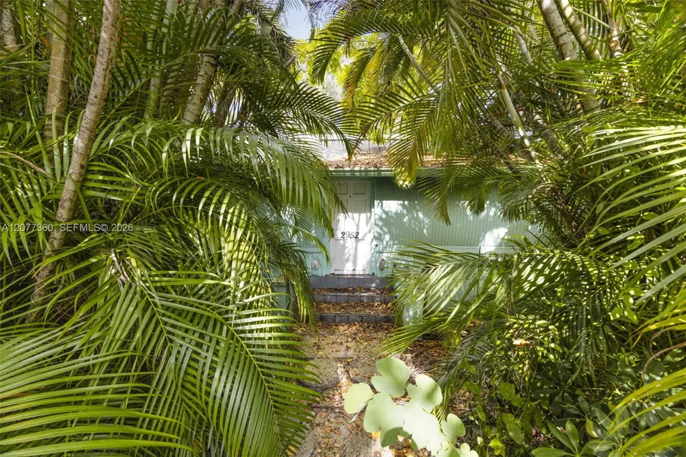 2952 Louise St Coconut Grove, FL 33133