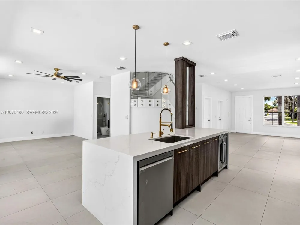 1800 NW 78th Ave Pembroke Pines, FL 33024