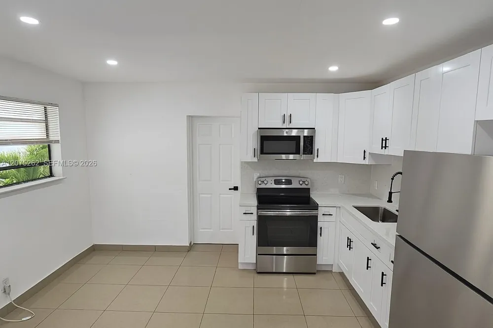 1046 Foster Rd #0 Hallandale Beach, FL 33009