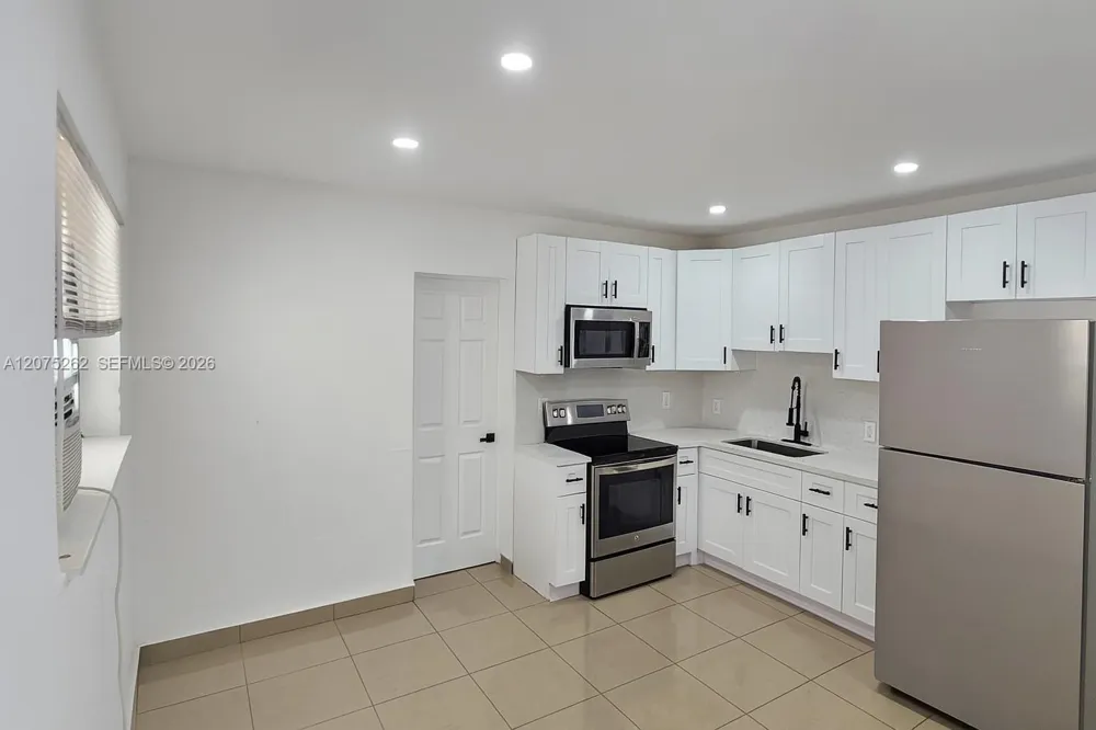 1046 Foster Rd #0 Hallandale Beach, FL 33009