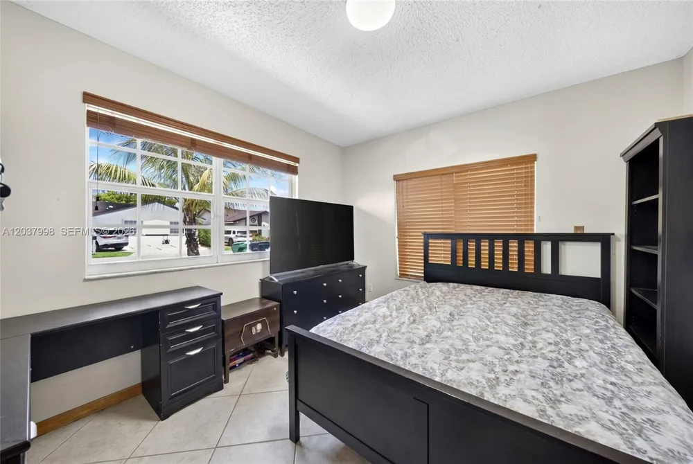 955 NW 128th Ct Miami, FL 33182