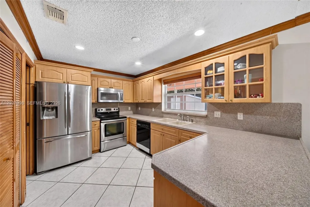 955 NW 128th Ct Miami, FL 33182